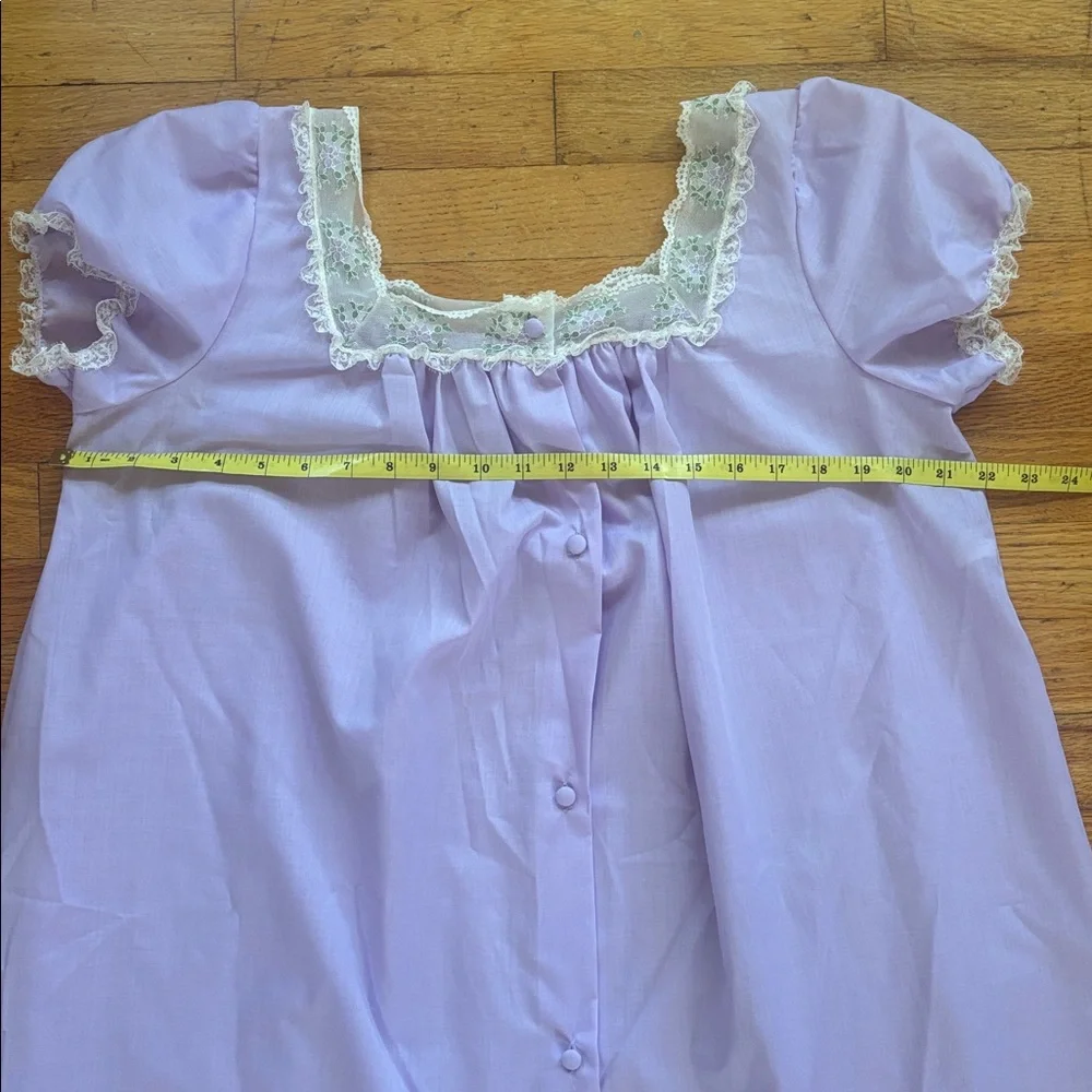 Vintage Kayser Short Sleeve Lace Trim Button Up Nightgown